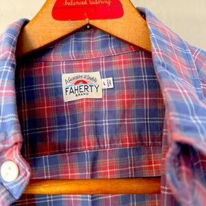 Incredibly soft comfortable and stylish Faherty flannel men’s large